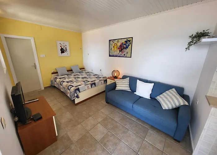 Blue Villa With Whirlpool, Bbq And Wifi