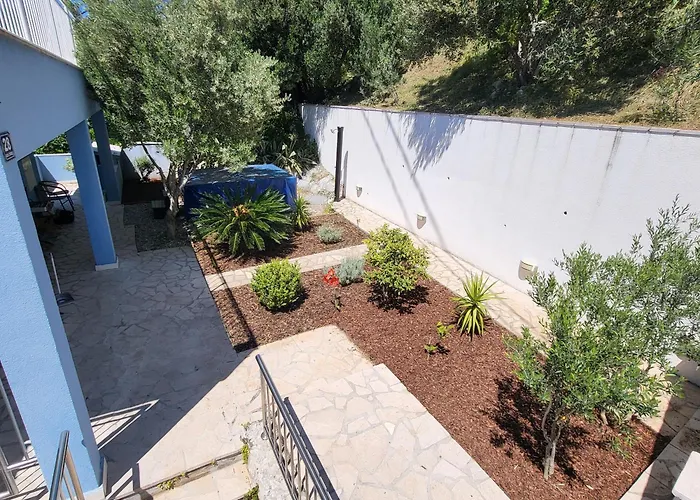 Blue Villa With Whirlpool, Bbq And Wifi