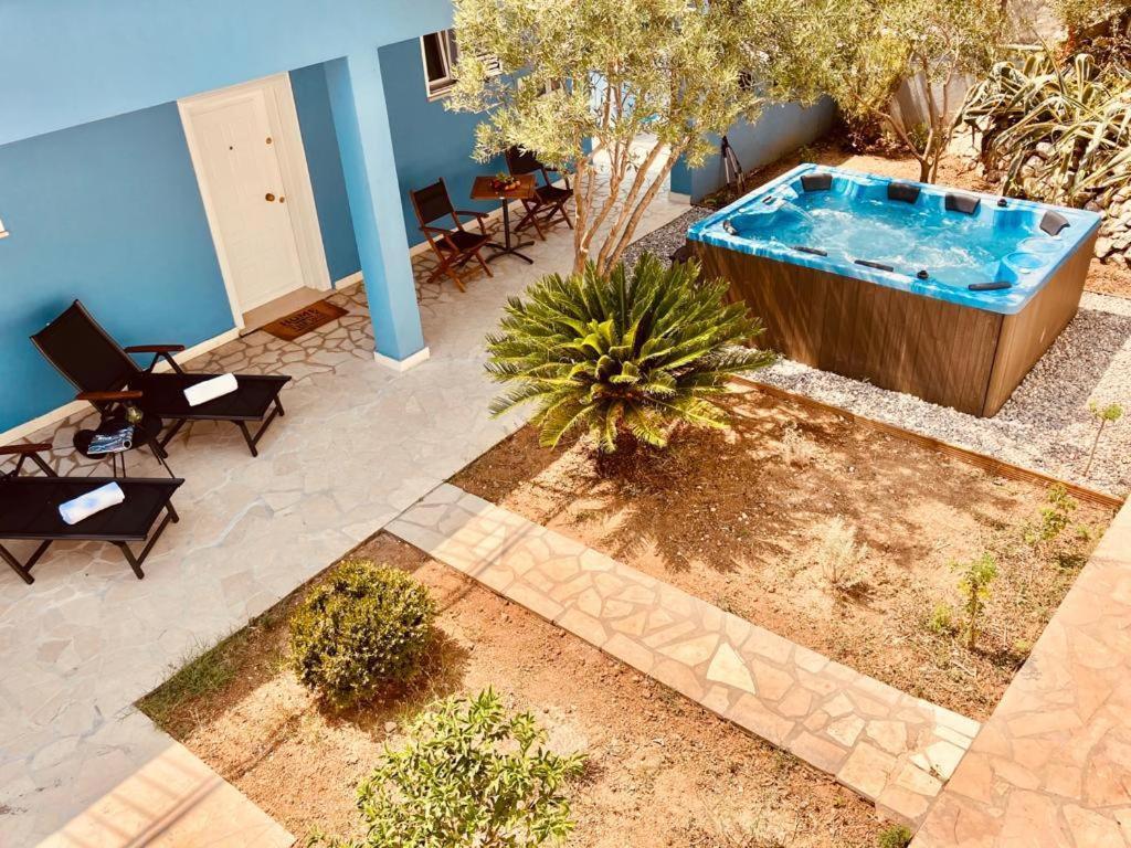 Blue With Whirlpool, Bbq And Wifi *