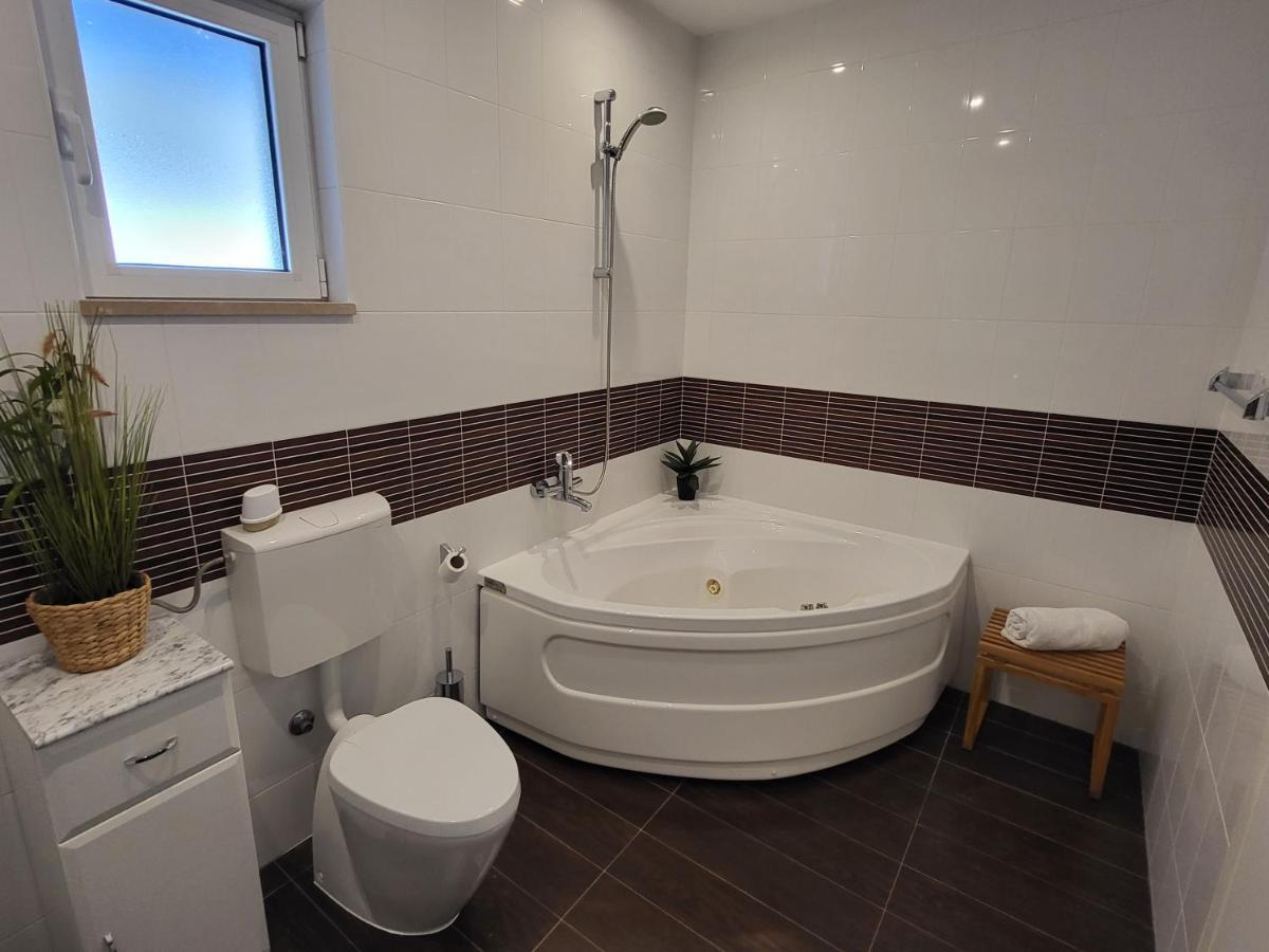 Villa Blue With Whirlpool, Bbq And Wifi Celina