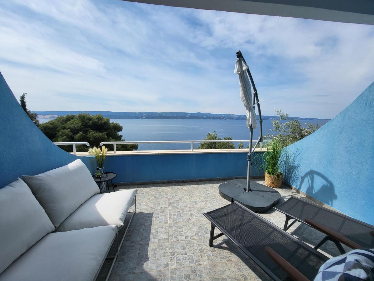 Blue With Whirlpool, Bbq And Wifi