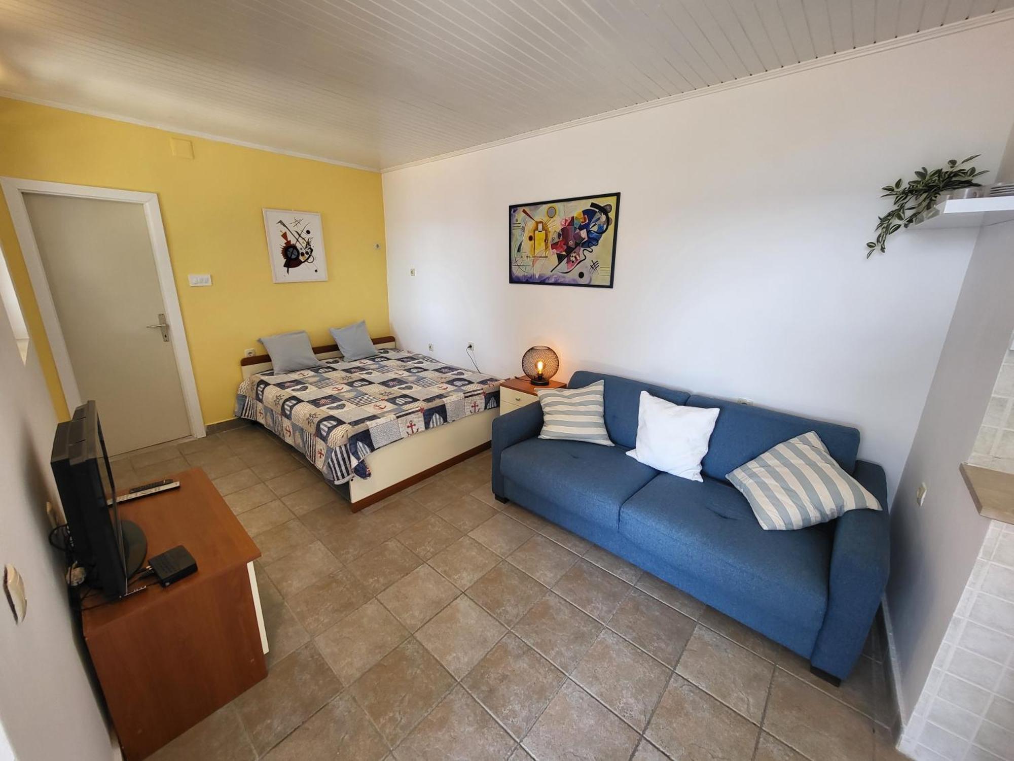 Blue With Whirlpool, Bbq And Wifi Celina