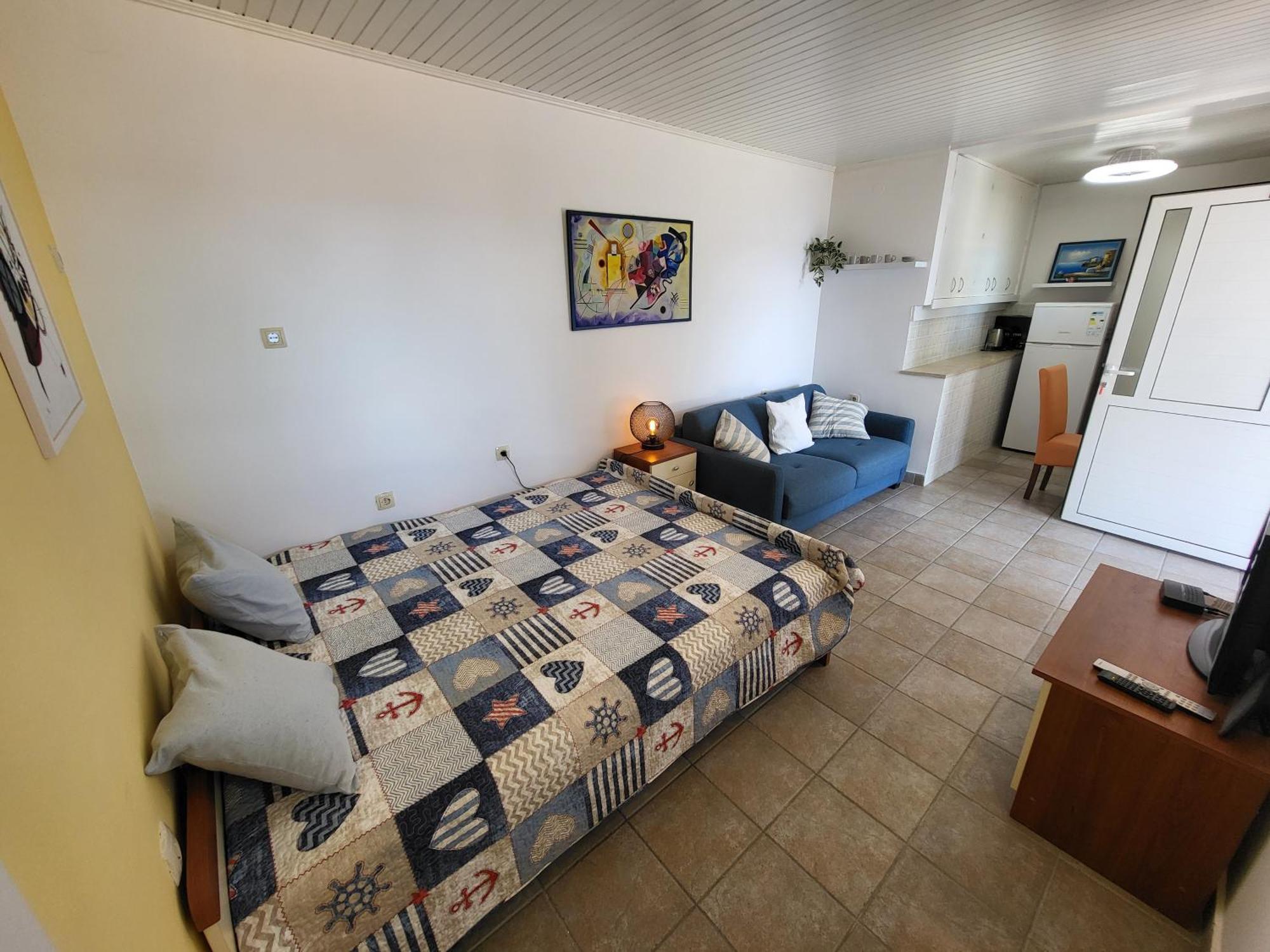 Blue With Whirlpool, Bbq And Wifi