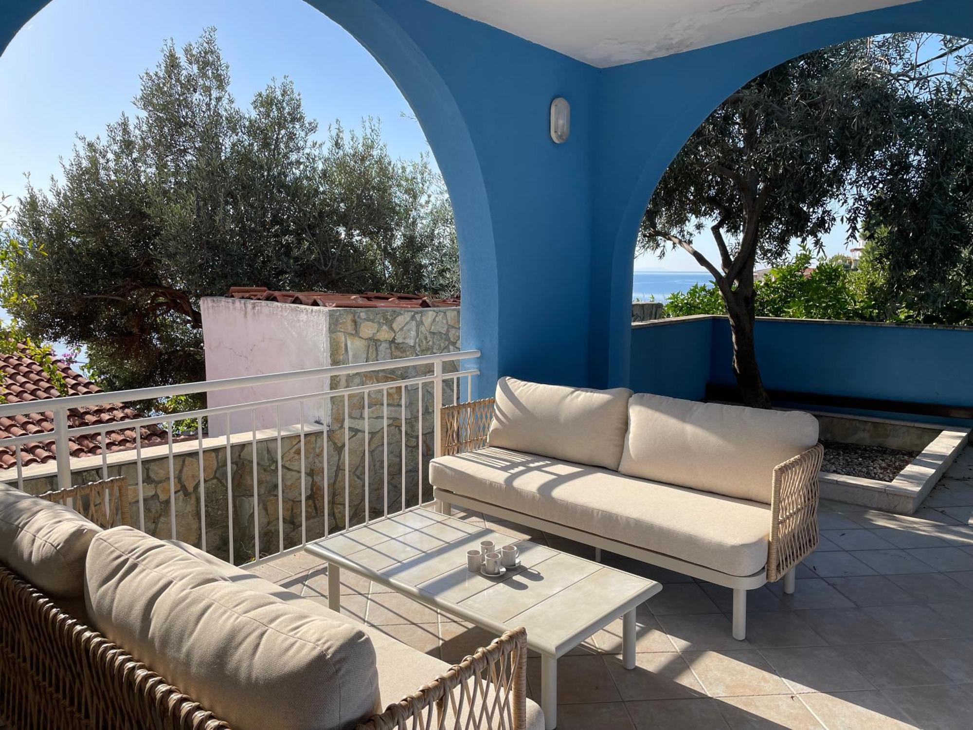 Blue With Whirlpool, Bbq And Wifi Celina